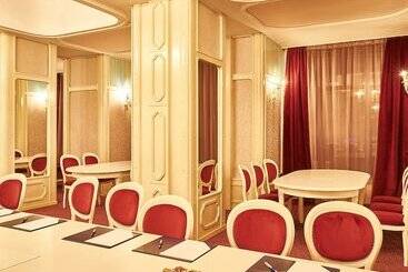 هتل Continental Forum Tirgu Mures