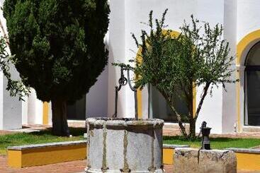 هتل Pousada Convento De Beja