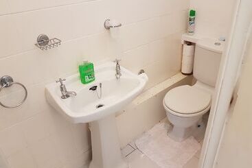 تختخواب و صبحانه Cumbria Guest House