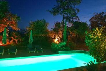 تختخواب و صبحانه La Villa Provençale