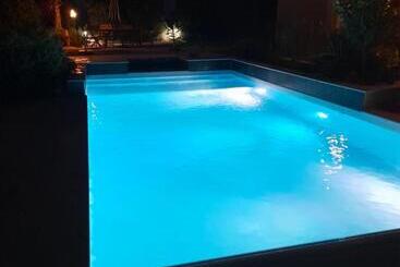 تختخواب و صبحانه La Villa Provençale
