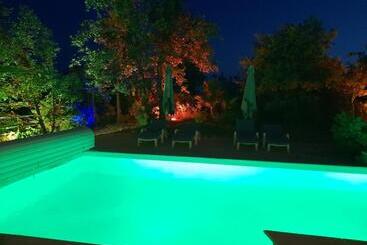 تختخواب و صبحانه La Villa Provençale