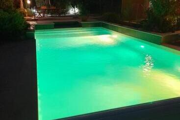 تختخواب و صبحانه La Villa Provençale