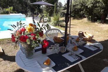 تختخواب و صبحانه La Villa Provençale