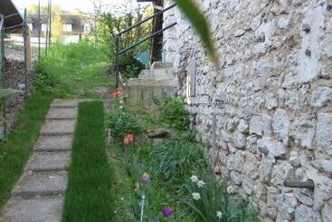 تختخواب و صبحانه L'étable Givernoise