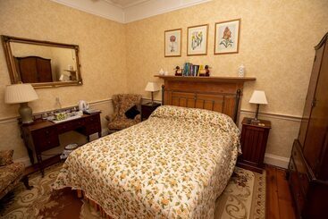 تختخواب و صبحانه The Old Priory Guesthouse
