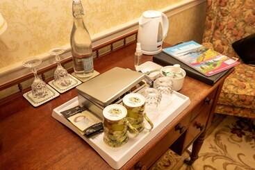 تختخواب و صبحانه The Old Priory Guesthouse