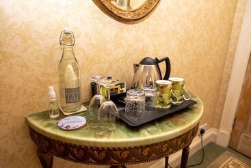 تختخواب و صبحانه The Old Priory Guesthouse