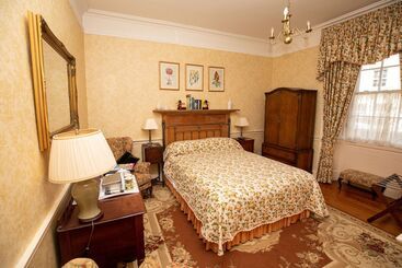 تختخواب و صبحانه The Old Priory Guesthouse
