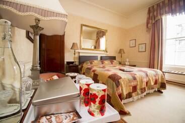 تختخواب و صبحانه The Old Priory Guesthouse