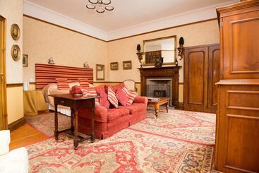 تختخواب و صبحانه The Old Priory Guesthouse