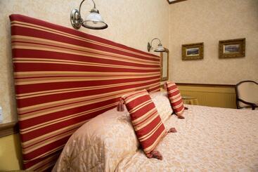 تختخواب و صبحانه The Old Priory Guesthouse