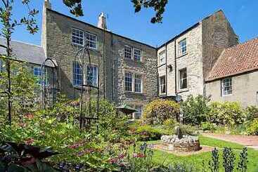 تختخواب و صبحانه The Old Priory Guesthouse