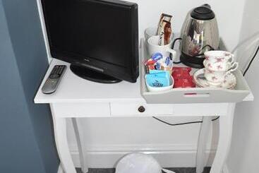 簡易ホテル The Nags Head   Room Only Accommodation