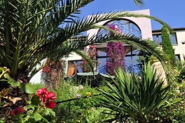 هتل Aec Village Vacances   Les Cèdres
