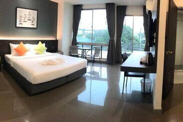 Clover Hotel Hatyai