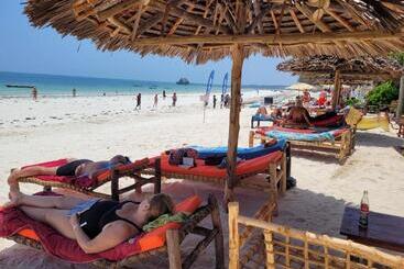 هتل Sipano Beach Lodge Kiwengwa
