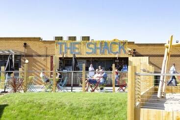 هتل Waterside Holiday Park & Spa