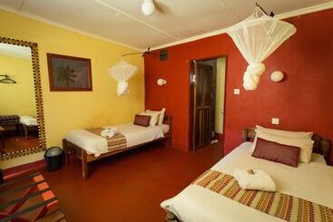 Jollyboys Camp   Hostel