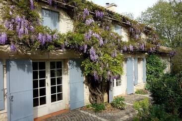 پانسیون Les Jardins De Camelot