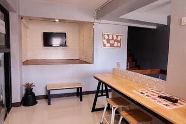 膳宿费 Lux Rooms Night Bazaar