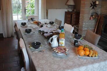پانسیون Presbytere De Jonquiere