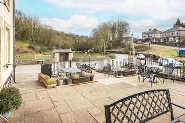 The Fountain Tea Rooms B&b