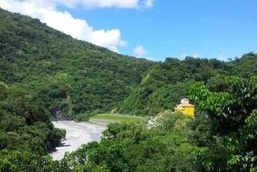 تختخواب و صبحانه Cheng Ping Hot Spring Inn