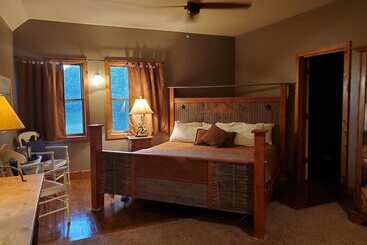 تختخواب و صبحانه Circle S Ranch