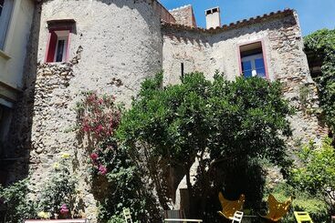 تختخواب و صبحانه La Tour Du Terroir
