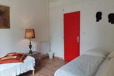 Cassis Hostel Les Heures Claires