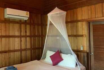 هتل Thiw Son Beach Resort