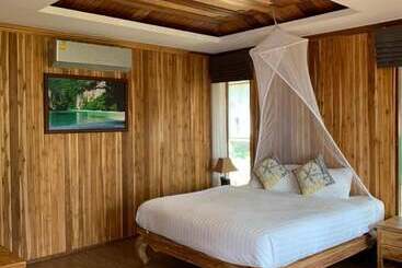 هتل Thiw Son Beach Resort