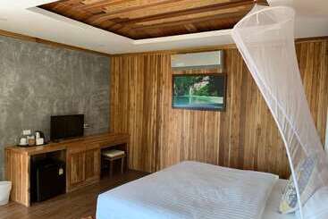 هتل Thiw Son Beach Resort