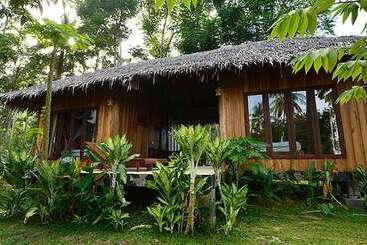 هتل Thiw Son Beach Resort