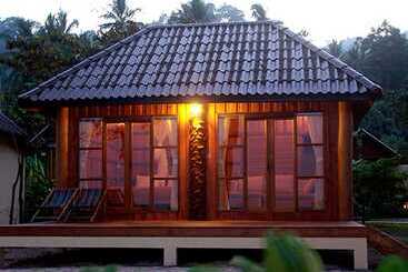 هتل Thiw Son Beach Resort
