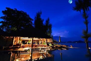 هتل Thiw Son Beach Resort