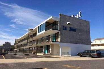Le Boot Oceanfront Suites