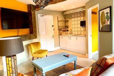 Old Fleece Apartments