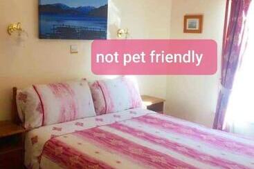 پانسیون Commodore Guesthouse, Seaside Holiday Suites