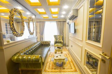 Real King Suit Otel