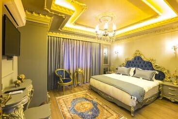 Real King Suit Otel