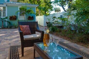 Seaglass Inn Bed And Breakfast