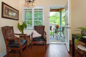 Seaglass Inn Bed And Breakfast