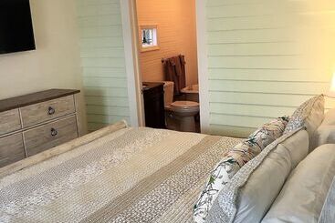 Seaglass Inn Bed And Breakfast