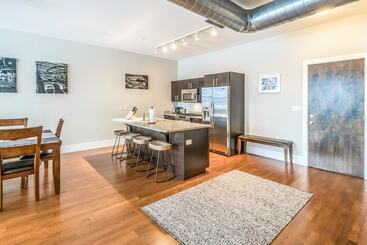 Seaport Signal Building By Vacasa