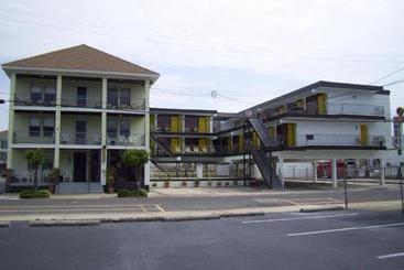 Sunflower Motel