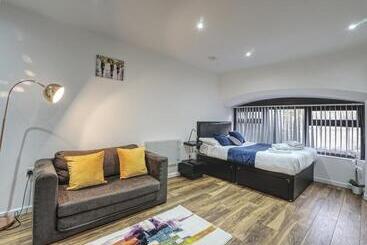 Victoria House Apartments