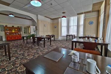 تختخواب و صبحانه 10to12 Folkestone