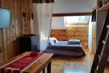 تختخواب و صبحانه Chambre D'hôtes Kiki & Coco